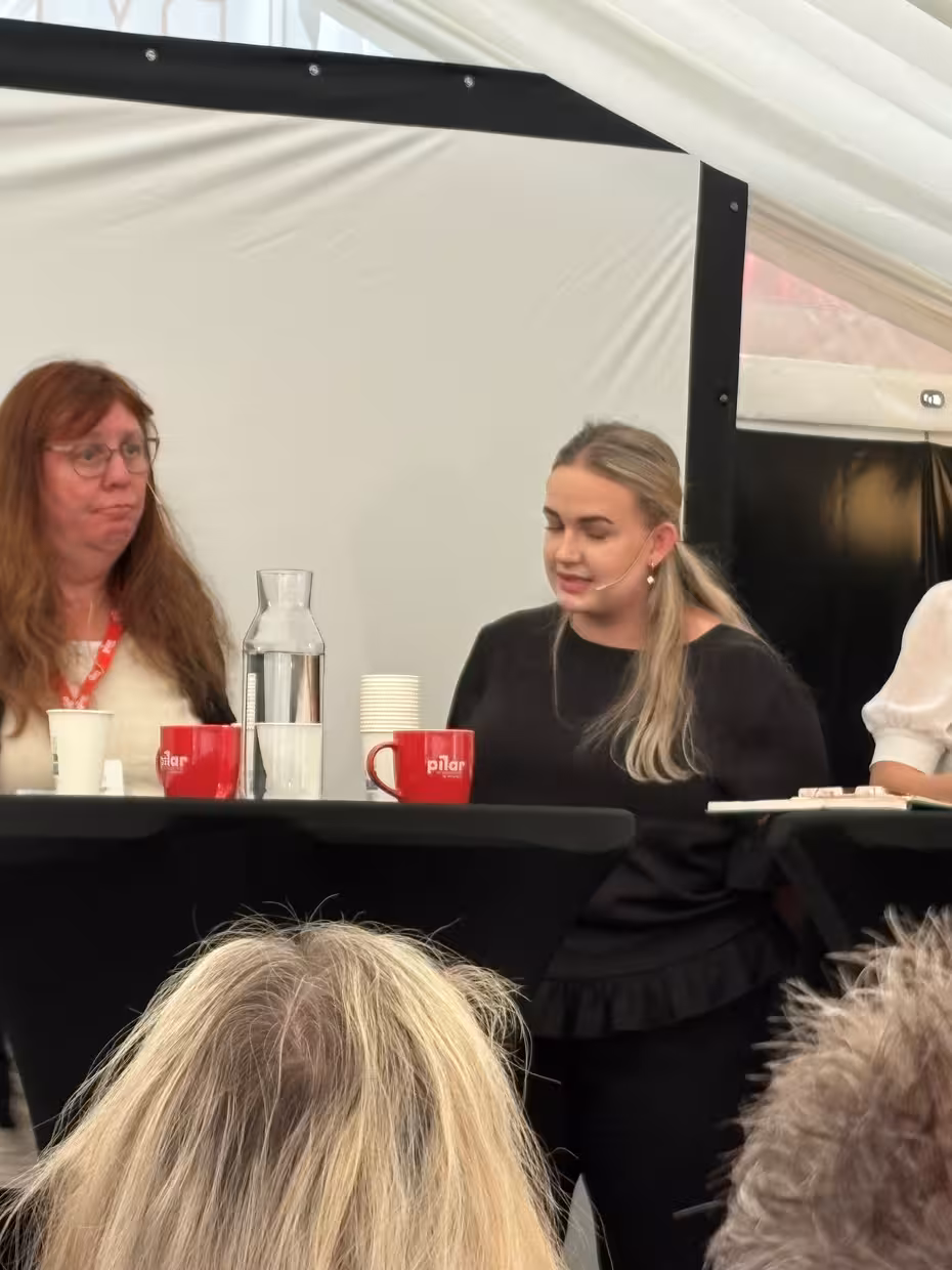 Bilde av Arnhild Lauveng og Ida Hirst 