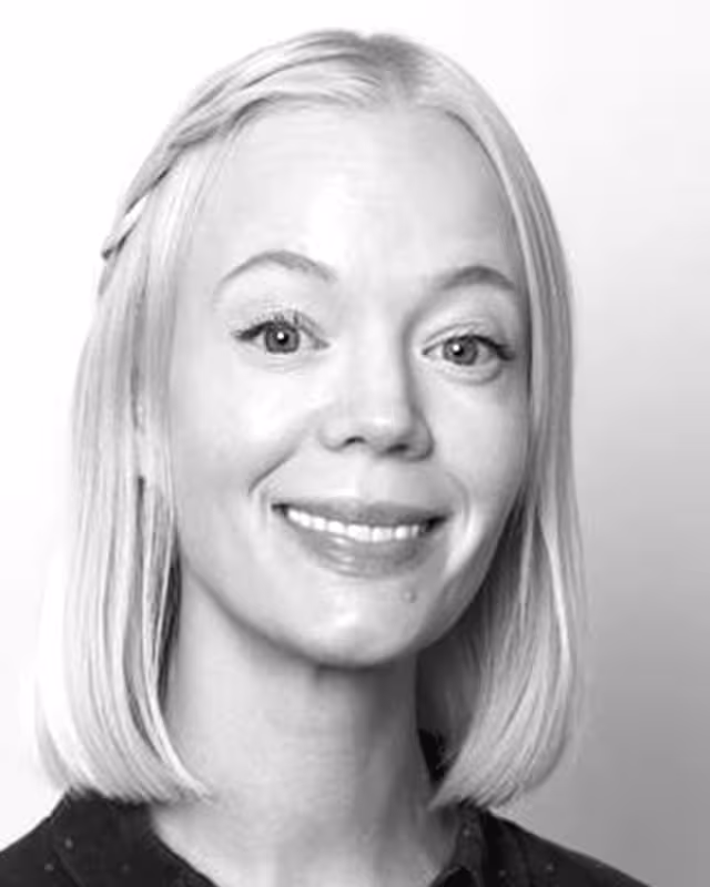 Bilde av kvinne med skulderlangt blondt hår